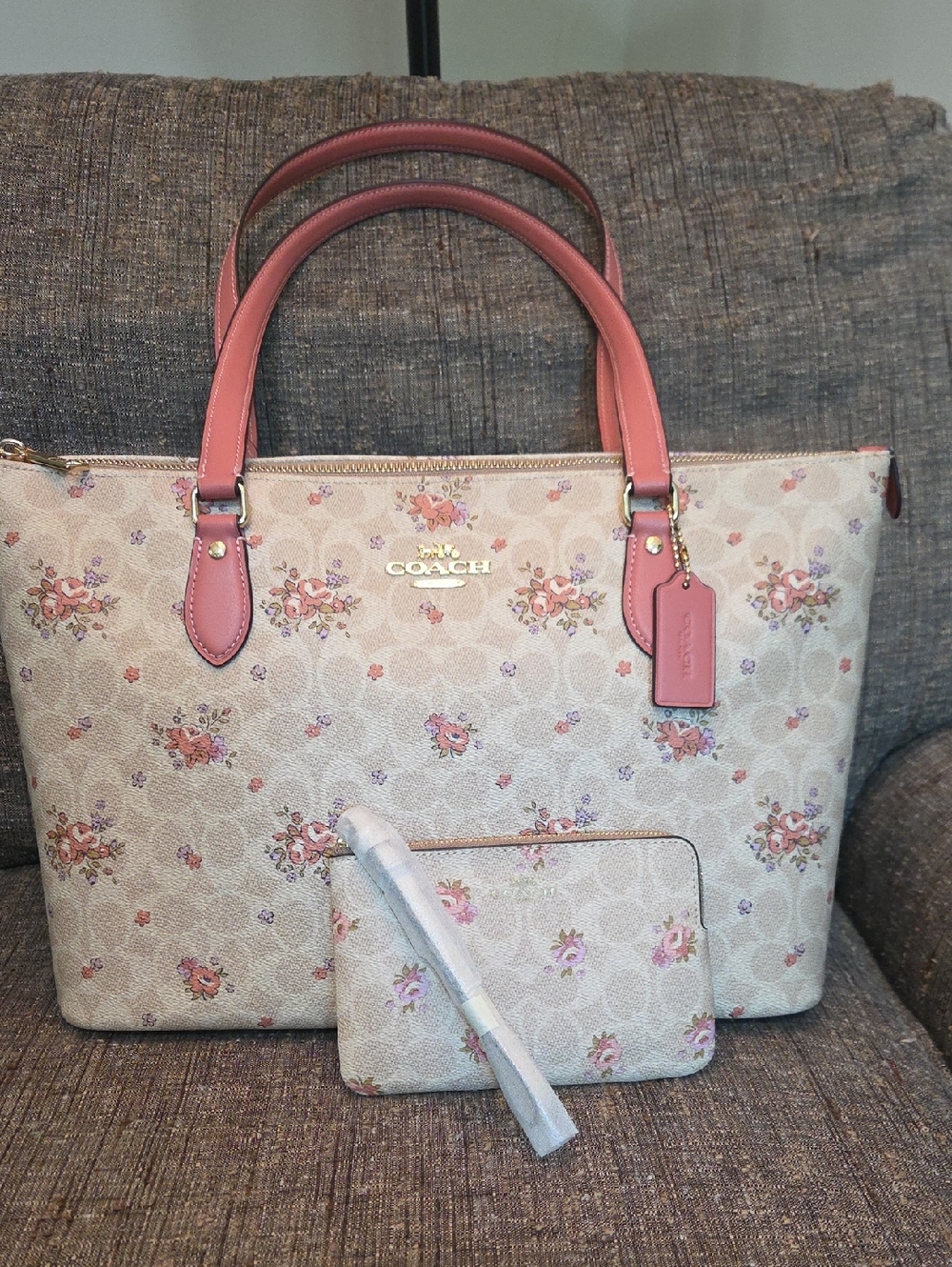 COACH Beige Floral Signature Tote with Pink Leather Handles w/ Matching Wristlet - Picture 1 of 12